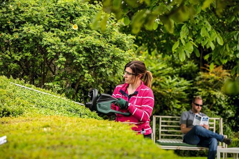 Bosch Universal HedgeCut 70 Çit Kesme Makinesi